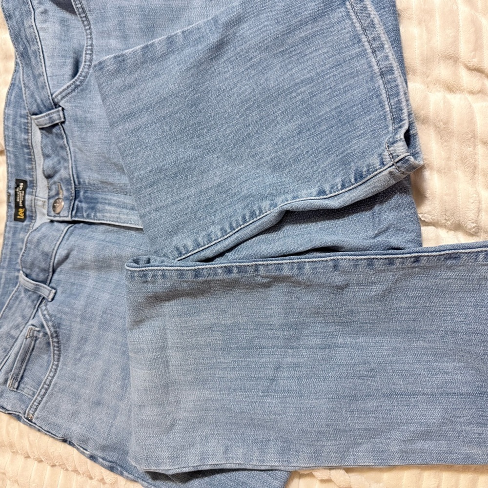 Lee Women's Straight Leg Jeans in Light Blue